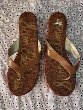 Sam Edelman V‑Strap Flip Flop Sandals